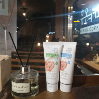 (주)에네스티 에네스티 수안수 실크스킨 풋크림 1+1 — 5점을 준 리뷰어가 2019년 11월 올린 사용 사진
