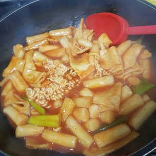 홍대미미네국물떡볶이 [홍대미미네]오리지널 국물 떡볶이4팩 + 라면사리 — 3점을 준 리뷰어가 2019년 4월 올린 사용 사진