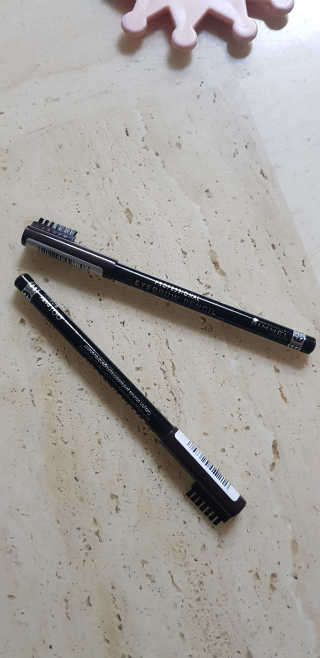 림멜 프로페셔널 아이브로우 펜슬 1+1 — 5점을 준 리뷰어가 2019년 11월 올린 사용 사진