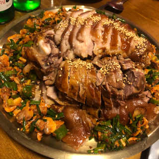 [동네맛집족발] 4개 족발 중 택1 — 5점을 준 리뷰어가 2020년 3월 올린 사용 사진