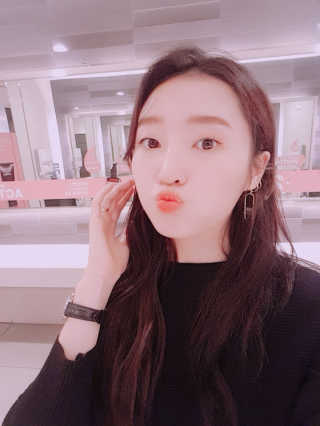 [블랙루즈] 에어 핏 벨벳틴트 시즌1 7종 중 택1+랜덤1 — 5점을 준 리뷰어가 2018년 11월 올린 사용 사진