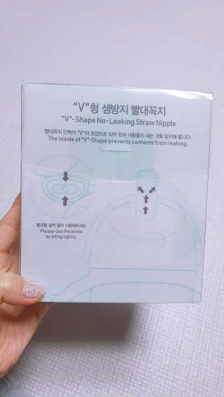 유비맘 트라이탄 코니빨대컵_컬러 랜덤 발송 — 5점을 준 리뷰어가 2020년 2월 올린 사용 사진