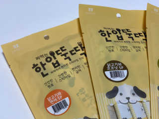 [펫토리아]짜먹는 한입뚝딱 강아지.고양이 마약간식 — 4점을 준 리뷰어가 2019년 8월 올린 사용 사진