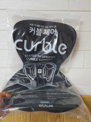 에이블루 바른자세 교정의자 커블체어 — 5점을 준 리뷰어가 2018년 6월 올린 사용 사진