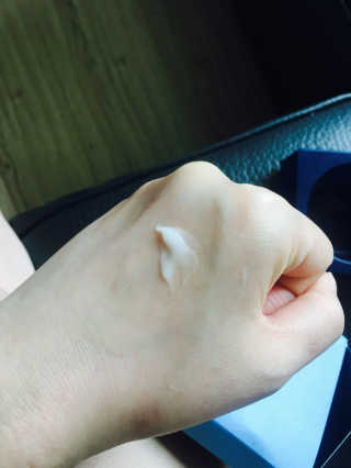 포렌코즈 아쿠아 커넥션 크림 — 4.67점을 준 리뷰어가 2017년 8월 올린 사용 사진