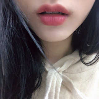 터치인솔 메탈리스트 리퀴드 포일 립스틱 5종 — 4.67점을 준 리뷰어가 2018년 3월 올린 사용 사진