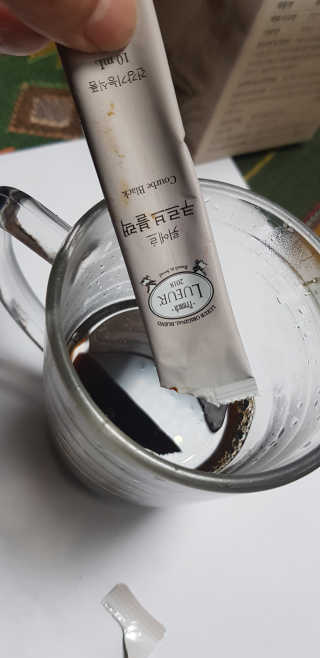 [하우투잇] 뤼에르 쿠르브 블랙 10ml x 30포 총 300ml — 5점을 준 리뷰어가 2020년 3월 올린 사용 사진