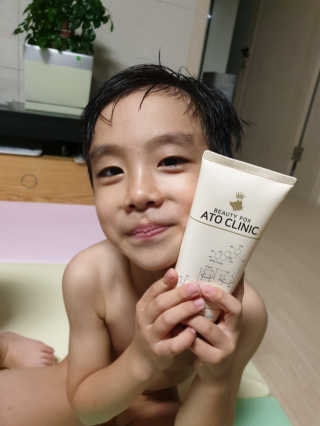 뷰티여우_아토클리닉 [아토클리닉] 아기들이 쓰는 보습, 진정 수딩젤 2개 — 4점을 준 리뷰어가 2019년 7월 올린 사용 사진