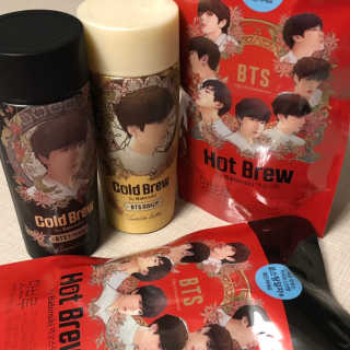한국야쿠르트 콜드브루, 핫브루 BTS 일러스트 — 5점을 준 리뷰어가 2018년 11월 올린 사용 사진