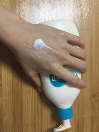 더마비 데일리 모이스처 바디로션 대용량 한정판 — 5점을 준 리뷰어가 2019년 8월 올린 사용 사진