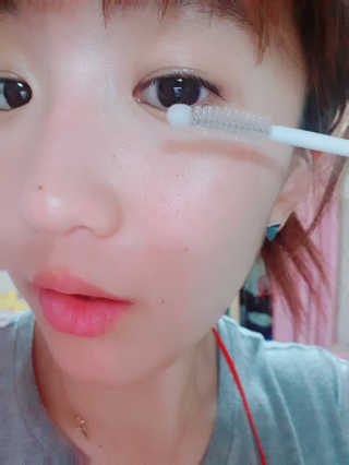 에이페 아이래쉬 리치 세럼 — 5점을 준 리뷰어가 2018년 8월 올린 사용 사진