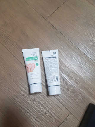 (주)에네스티 에네스티 수안수 실크스킨 풋크림 1+1 — 4점을 준 리뷰어가 2019년 9월 올린 사용 사진