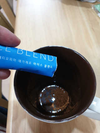(주)쟈뎅 [쟈뎅] 에스프레소스틱 아이스블렌드 — 5점을 준 리뷰어가 2019년 4월 올린 사용 사진