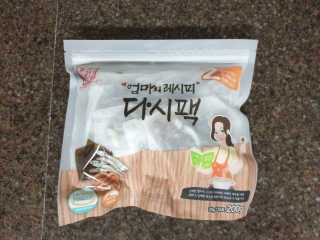 육수명인 엄마의 레시피 다시팩 2번 — 5점을 준 리뷰어가 2019년 5월 올린 사용 사진