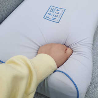 아임슬리핑 프리넥 참편한 메모리폼 어깨베개 — 5점을 준 리뷰어가 2020년 1월 올린 사용 사진