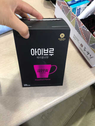 한국맥널티 아이브루 헤이즐넛향 100T — 5점을 준 리뷰어가 2019년 10월 올린 사용 사진