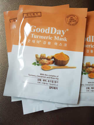 GoodDay Skincare GoodDay 강황 마스크 — 4점을 준 리뷰어가 2019년 5월 올린 사용 사진