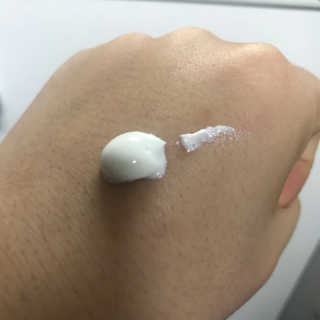 코스메티 블랙티 톤업  화이트 선크림 — 4.5점을 준 리뷰어가 2018년 4월 올린 사용 사진