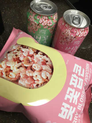 GS25 벚꽃 팝콘 + 벚꽃스파클링 + 벚꽃 청포도 에이드 — 3점을 준 리뷰어가 2018년 3월 올린 사용 사진