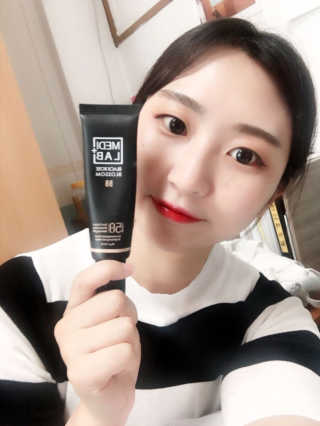 데이셀코스메틱 메디 랩 블랙로즈 블로썸 비비 50g — 3.67점을 준 리뷰어가 2017년 7월 올린 사용 사진