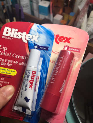 블리스텍스 립 릴리프 크림 립밤, 립 바이브런스 립밤 — 5점을 준 리뷰어가 2018년 11월 올린 사용 사진