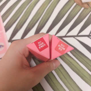 [블랙루즈] 로즈 벨벳 립스틱 택1+랜덤1 — 3점을 준 리뷰어가 2019년 1월 올린 사용 사진
