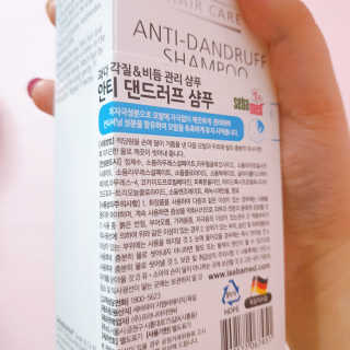 세바메드 안티-댄드러프 샴푸 [문제성 두피 케어샴푸] — 3점을 준 리뷰어가 2019년 7월 올린 사용 사진