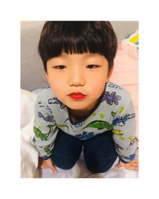 [블랙루즈] 로즈 벨벳 립스틱 택1+랜덤1 — 5점을 준 리뷰어가 2019년 1월 올린 사용 사진