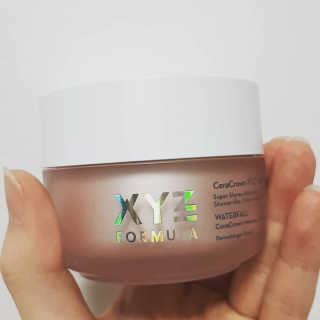 XYZ FORMULA 워터폴 라인 세라크라운 메모리 크림 — 4.67점을 준 리뷰어가 2018년 3월 올린 사용 사진