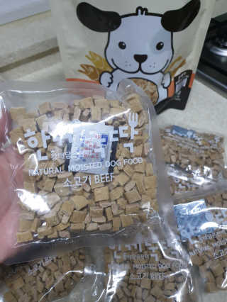 [펫토리아] 맛도 영양도 BEST 한끼뚝딱 강아지 사료 — 5점을 준 리뷰어가 2019년 4월 올린 사용 사진
