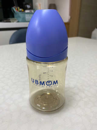 유비맘 PPSU 젖병 노꼭지_200ml_컬러 랜덤 발송 — 4점을 준 리뷰어가 2020년 2월 올린 사용 사진