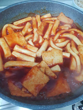 두번째 국떡 국가대표 떡볶이 1팩 + 영미칩 2봉 증정 — 5점을 준 리뷰어가 2019년 2월 올린 사용 사진