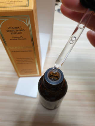 [스킨큐어] 산다화 비타민C 화이트닝 에센스 30ml — 5점을 준 리뷰어가 2020년 3월 올린 사용 사진