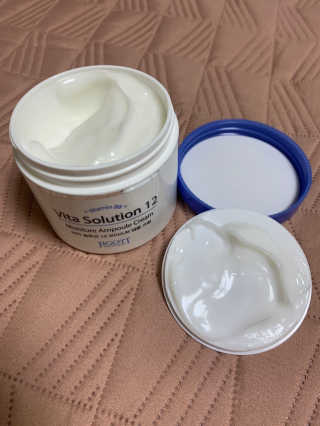 지고트 비타솔루션12 모이스처 앰플 크림 100ml — 3.5점을 준 리뷰어가 2019년 7월 올린 사용 사진