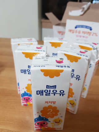 매일우유 멸균 매일우유 저지방 2프로 멸균 핑크퐁 에디션 6입 — 4.83점을 준 리뷰어가 2017년 12월 올린 사용 사진