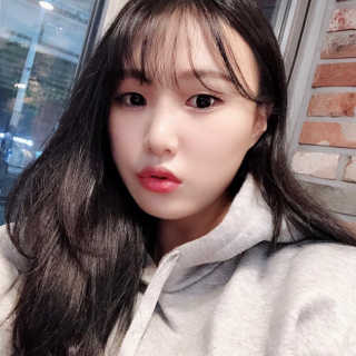 [블랙루즈] 펄블리 아이 글리터 2종 — 3점을 준 리뷰어가 2019년 1월 올린 사용 사진