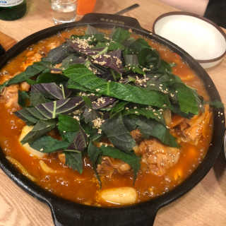 [대성이네_신촌] 깻잎큰닭찜 한마리+사리 中 택2 set — 5점을 준 리뷰어가 2019년 2월 올린 사용 사진