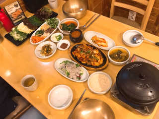 청국장과 보리밥 [청국장과보리밥] 두루치기 쌈정식or수육정식 中 택 1 — 4.67점을 준 리뷰어가 2018년 11월 올린 사용 사진