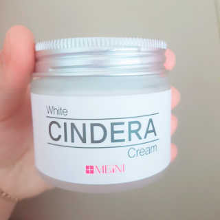 메이니 화이트 신드라 크림 70ml — 3.33점을 준 리뷰어가 2018년 4월 올린 사용 사진