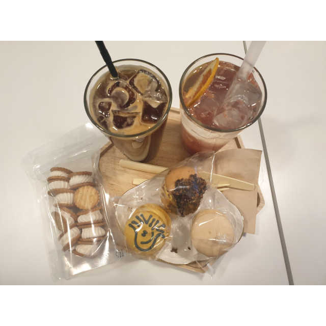 [온유디저트] 뚱카롱3개+머랭쿠키+음료1잔 리뷰 사진