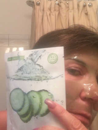 CRE8SKIN(크리에이트스킨) It's Real Color Cucumber — 4.33점을 준 리뷰어가 2017년 6월 올린 사용 사진