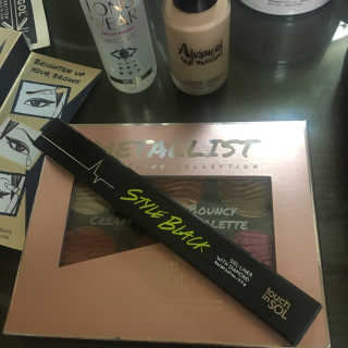 터치인솔 섀도우 팔레트와 젤아이라이너 펄덕후 세트 — 4점을 준 리뷰어가 2018년 8월 올린 사용 사진