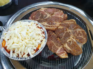 [두툼갈비] 두툼갈비 2인분 + 매콤치즈버섯 set — 5점을 준 리뷰어가 2018년 9월 올린 사용 사진