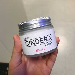 메이니 화이트 신드라 크림 70ml — 4.67점을 준 리뷰어가 2018년 4월 올린 사용 사진