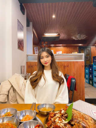[동네맛집족발] 4개 족발 중 택1 — 4점을 준 리뷰어가 2019년 11월 올린 사용 사진