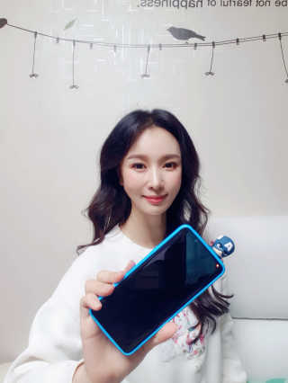 하이키키 마블 피규어 컬러젤리 케이스 — 5점을 준 리뷰어가 2019년 5월 올린 사용 사진