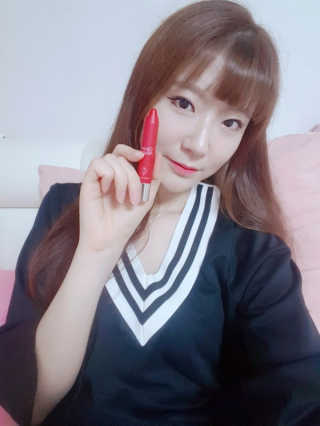포렌코즈 글램 얼루어 립 크레용 — 5점을 준 리뷰어가 2017년 7월 올린 사용 사진
