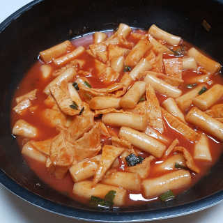 홍대미미네국물떡볶이 [홍대미미네]오리지널 국물 떡볶이4팩 + 라면사리 — 4.5점을 준 리뷰어가 2019년 4월 올린 사용 사진