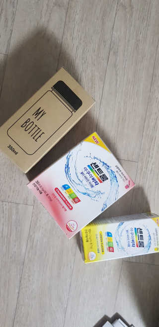센트룸 아쿠아비타 레몬향, 딸기향 — 5점을 준 리뷰어가 2019년 7월 올린 사용 사진
