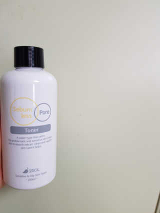 이솔화장품 이솔 세범 리스 포어 토너 200ml — 4.33점을 준 리뷰어가 2018년 8월 올린 사용 사진